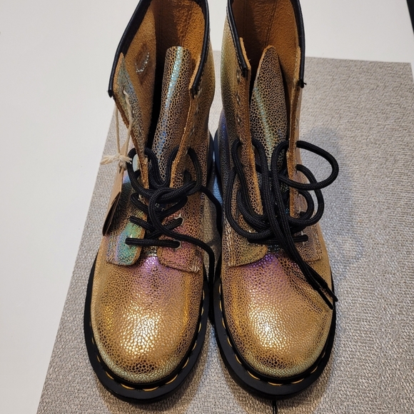 NWT Dr. Martens 1460 Rainbow Ray Sand Rainbow Ray UK 4 (US Women's 6) M - Picture 2 of 9